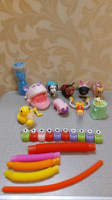 Разные игрушки  .
