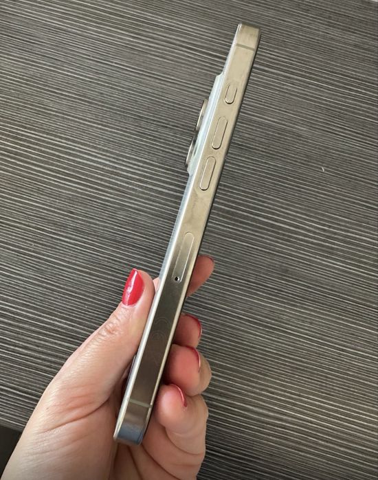 Iphone 16 pro,, como novo