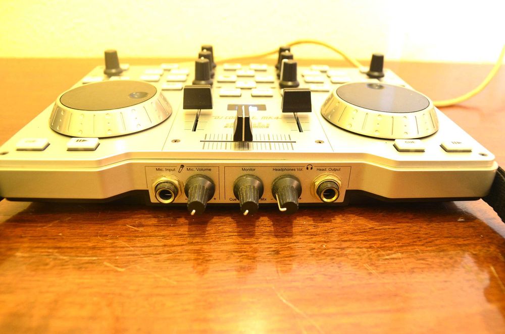 Controlador Hercules DJ console MK4