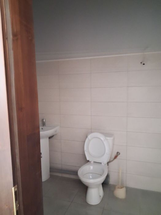 Продам приміщення 140 м2  під магазин , салон краси