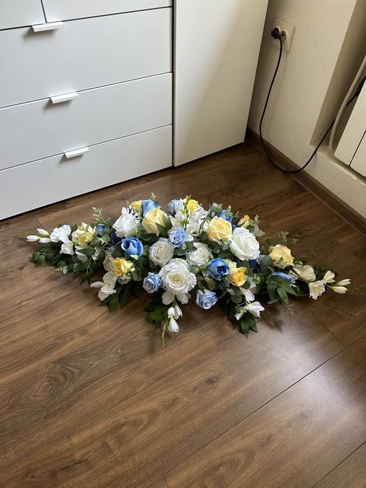 Композиції з штучних квітів на могилу/ квіти на труну/кладовище/цвинар