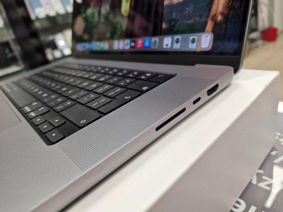 Macbook PRO 16 2023/ M2 PRO/ 16GB/ 512GB/ Space Gray/ 30 cykli/ Grad A