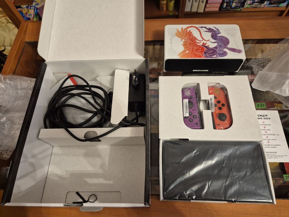 Nintendo Switch OLED konsola wersja Pokemon Scarlet Violet Używana