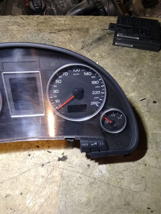 Licznik audi a4 b7 2.0tdi oryginał Europa