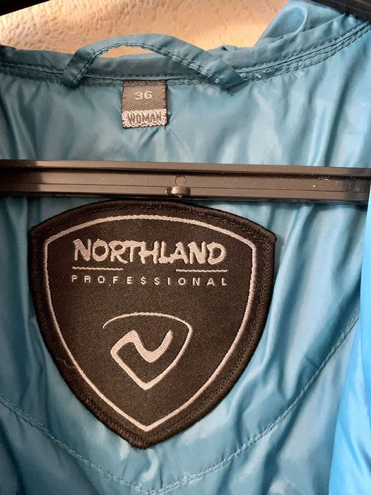 Куртка розмір 36 Northland
Жіноча.
Довжина- 79 см.
Довжина рукава- 65с
