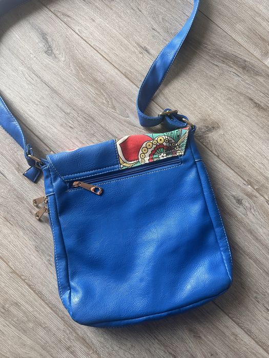 Яскрава містка сумка