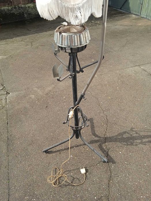 Candeeiro de pé alto, antiguidade