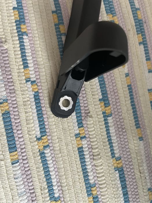 Suporte para a escova limpa vidros.