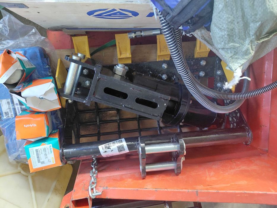 Giratória Ripa R 327 1.5T Motor Kubota D722 14cv