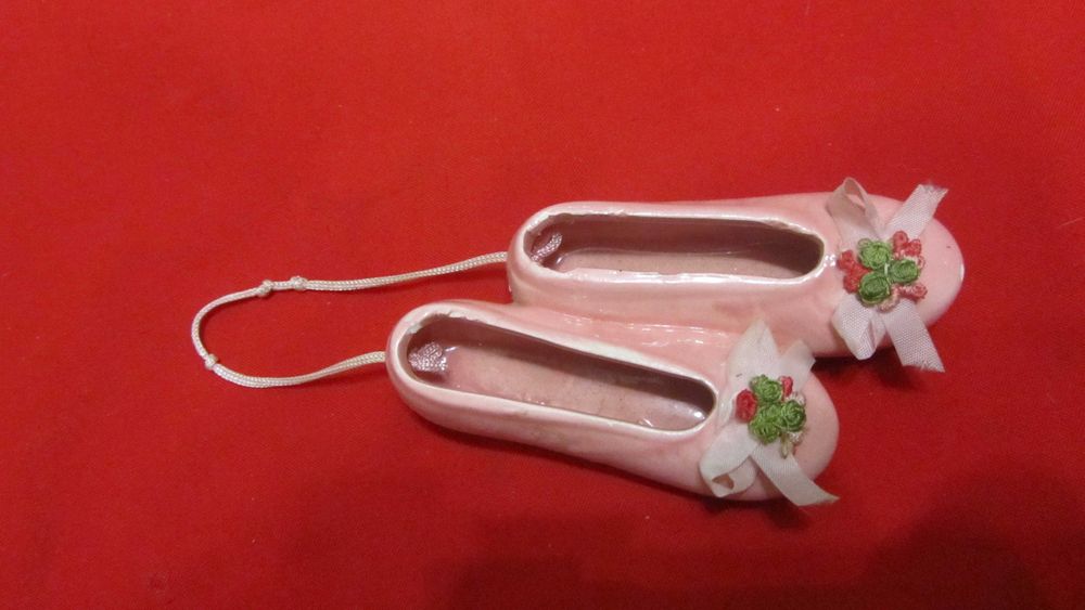 Фарфоровые туфельки,балетки и туфельки для ювелирки.