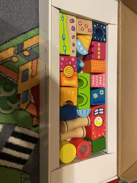 Розвиваючи іграшки для малят