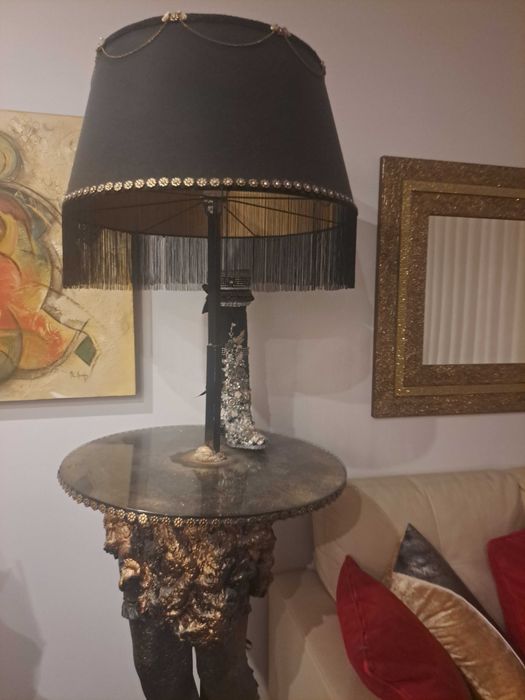 Mesa de apoio com iluminação