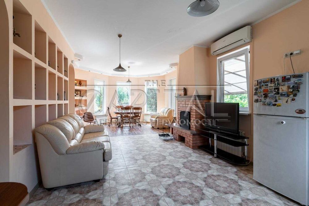 Продаж будинку 270 м Осокорки — 3 поверхи, 5 соток, готовий для життя