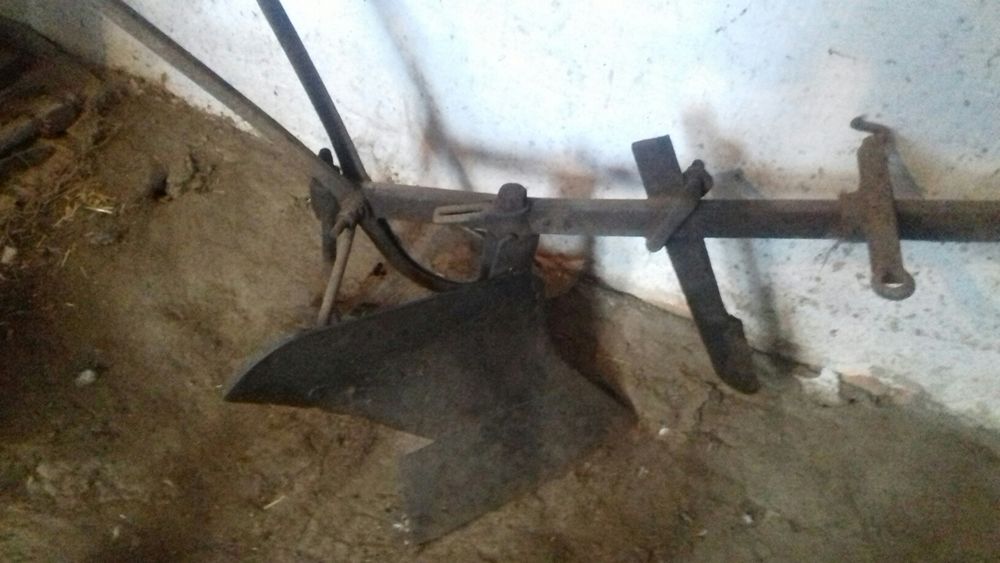 Плуг кінський з колісницею