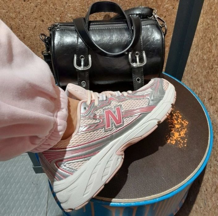 Жіночі кросівки нові New Balance 740