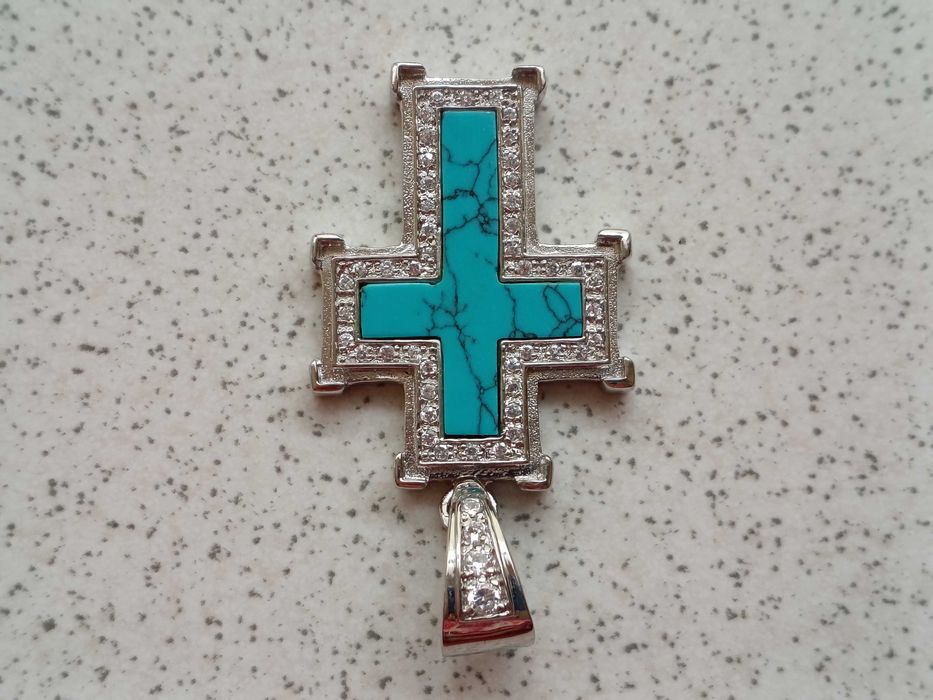 Srebrna zawieszka z koralem S925 Wisiorek Krzyż Krzyżyk