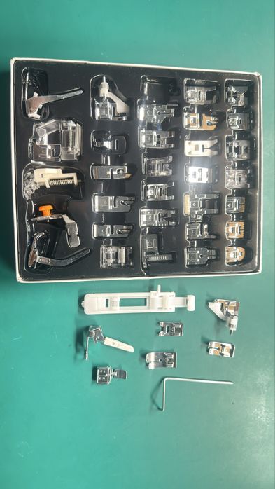 Zestaw  stuoek do maszyny do szycia nowe