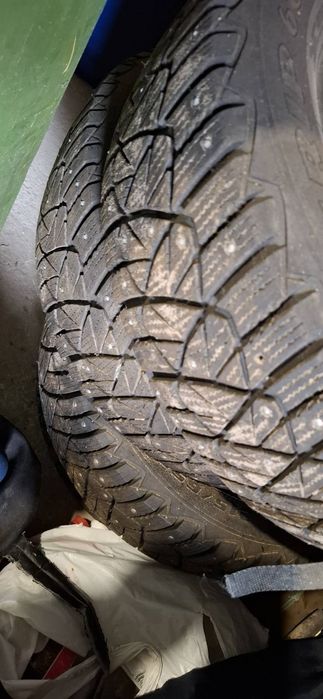 шини Goodyear 215/65 R16  шипи
