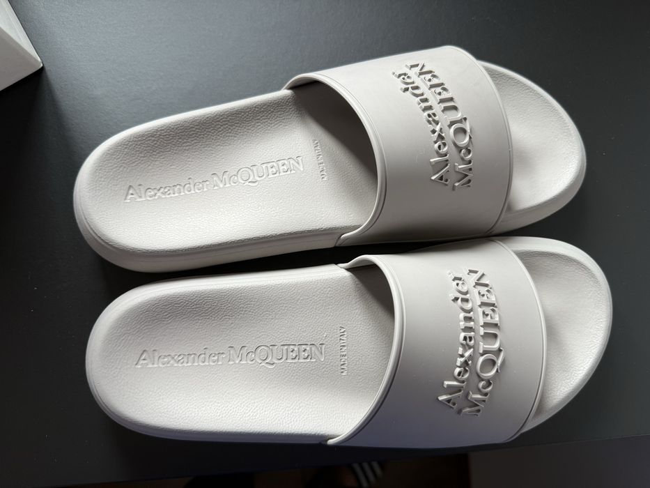 Chinelos Alexander McQueen [40]