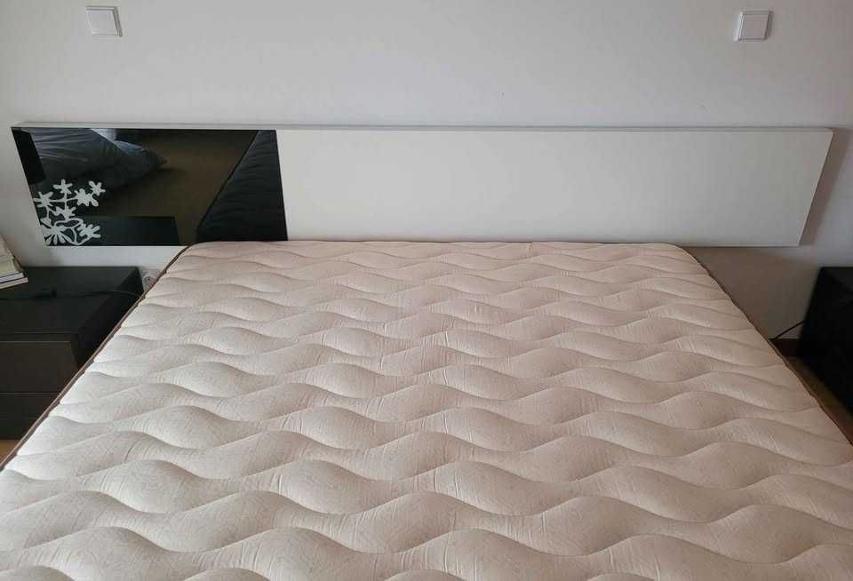 Cama de casal completa com mesa cabeceira