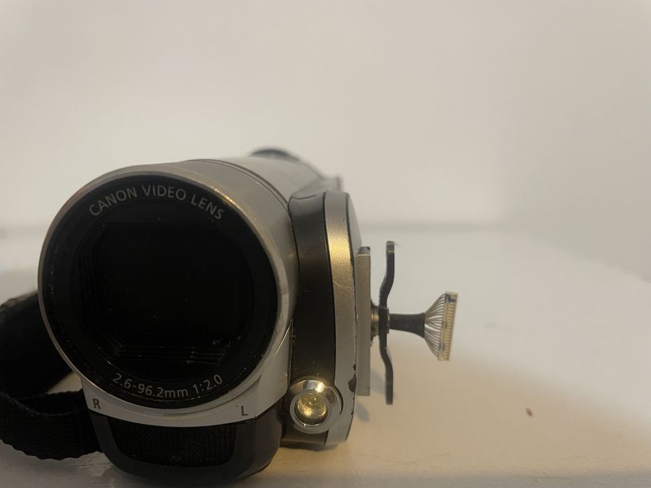 НА ДЕТАЛІ Відеокамера Canon Legria FS200 Silver