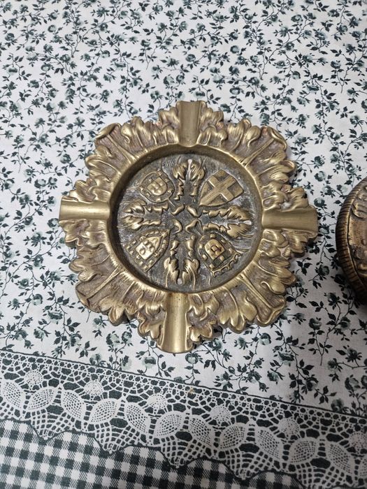 Vendo 2 cinzeiros vintage
