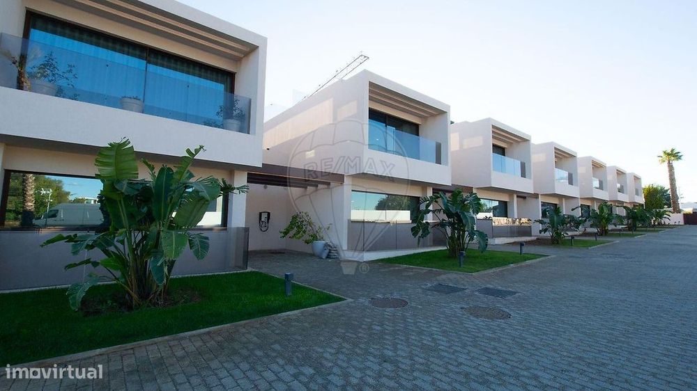 Moradia T4 para venda