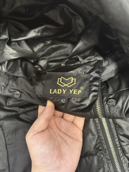 Зимова куртка жіноча