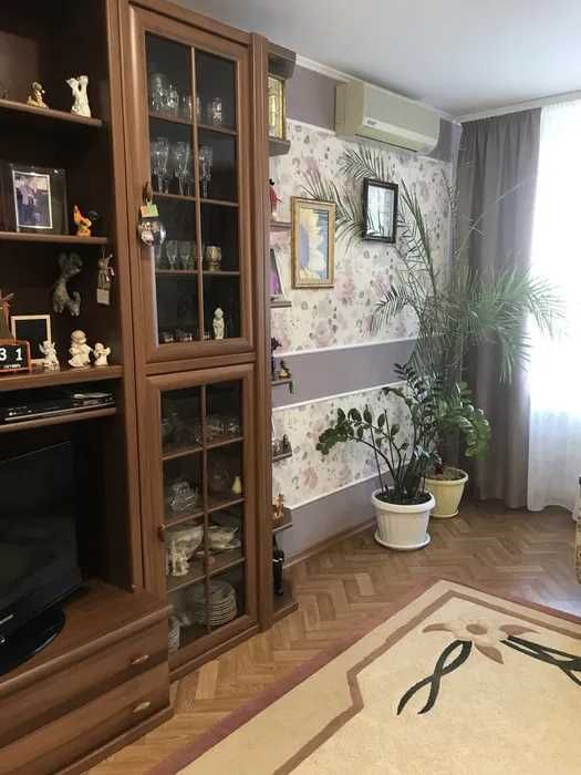 3-кімнатна / 2 поверх / 68м2 / Код 13756