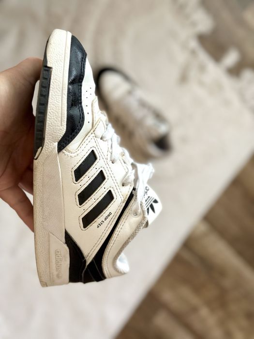 Кроссовки adidas 31 р. Лондон