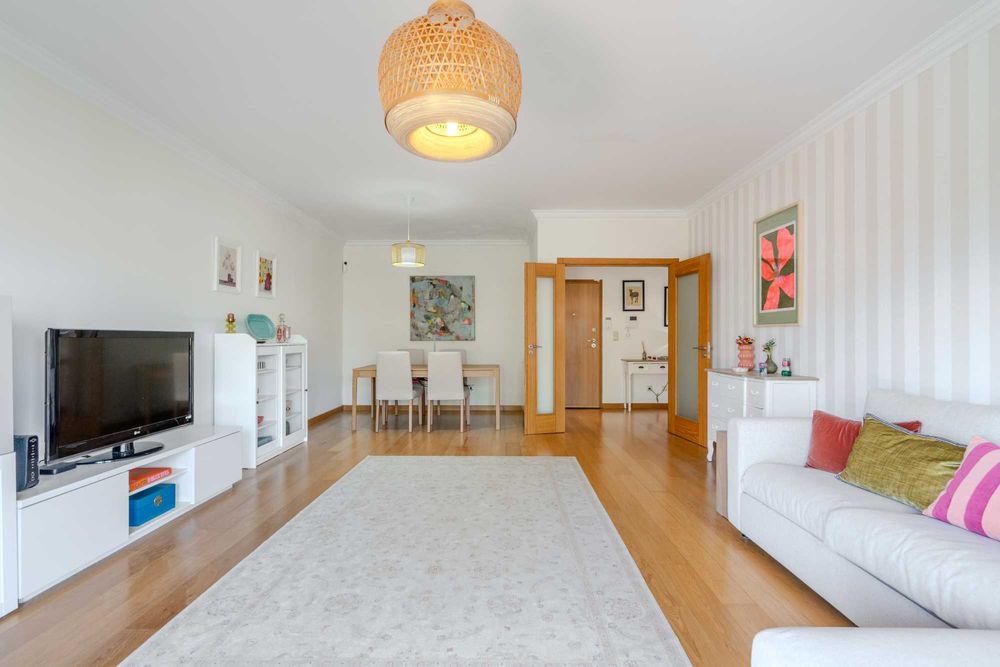 Apartamento T2 para Venda em Queijas