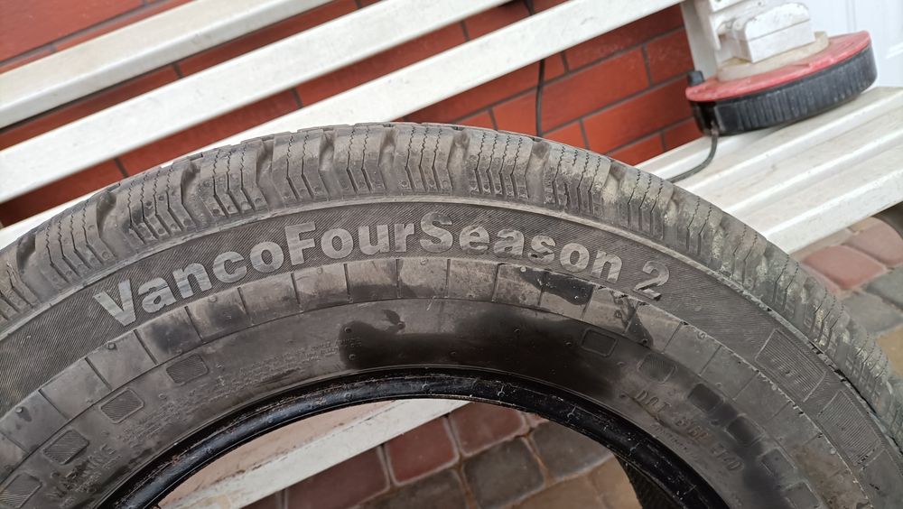 Opona wielosezon Continental 235.65 R16c