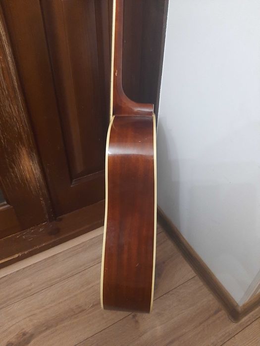 продам гитара шестиструнная