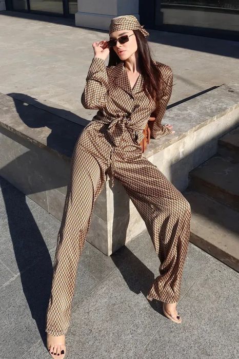 Костюм жіночий шовковий