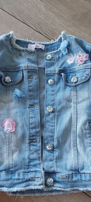 Stylowa katana jeansowa z aplikacjami  r.122/128