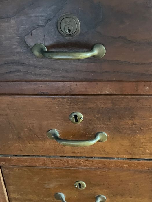 Secretária de escritório antiga