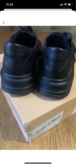 Шкіряні кросівки