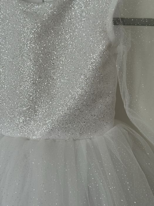 Сукня біла з блискітками на 4/5 р