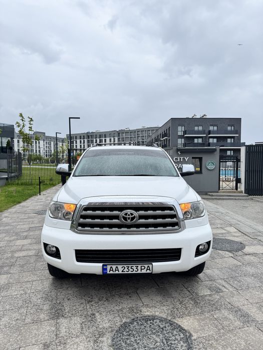 Toyota Sequoia 2014 ГАЗ/БЕНЗИН
