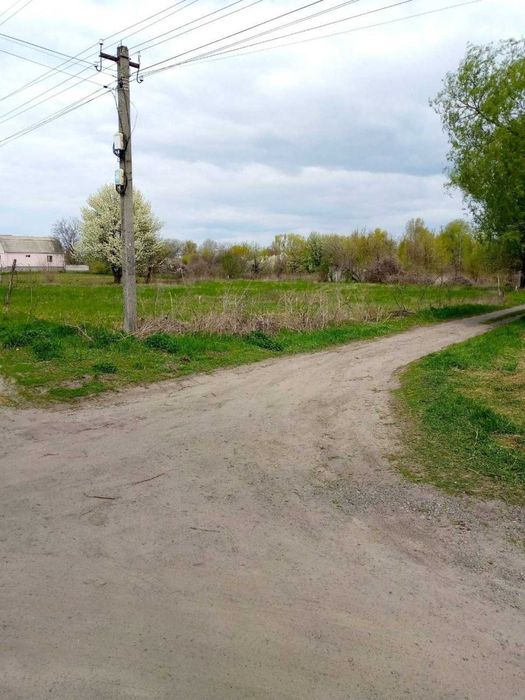 Продається земельна ділянка в Садках
