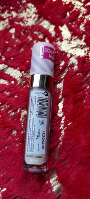 Korektor kryjący Eveline 02 Light Vanilla