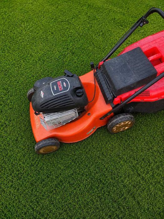 Kosiarka spalinowa do trawy Briggs and Stratton z koszem