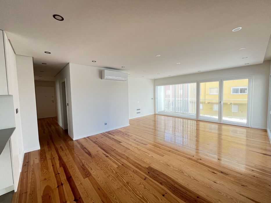 Apartamento de Luxo T4-Arrendo