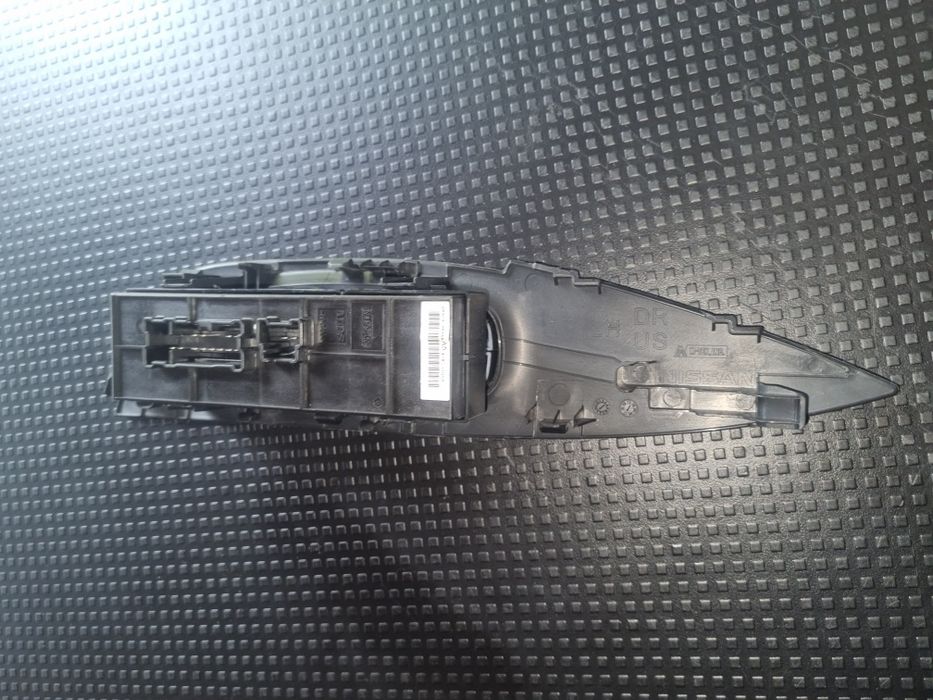 Управление стеклоподъемником передним левым Nissan Rogue 14-20