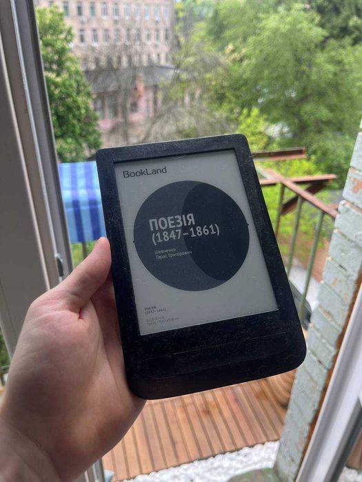 Електронна книга PocketBook — компактний рідер з E-Ink екраном, чорний