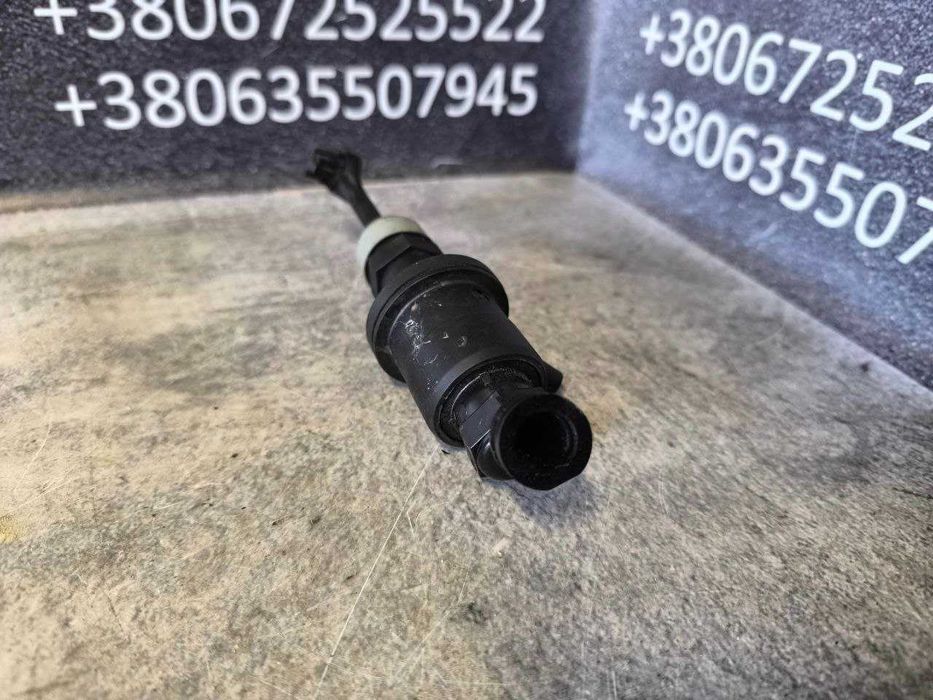 Головний циліндр зчеплення Nissan Juke F15 2010-2014 306101U60A