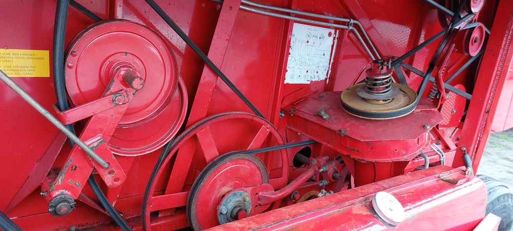 Зернозбиральний комбайн Massey Ferguson 16 2.7m