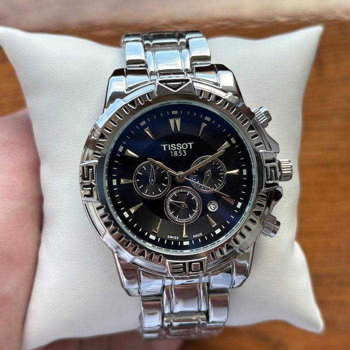 Чоловічий годинник Tissot на браслеті срібного кольору з датою | 43 mm