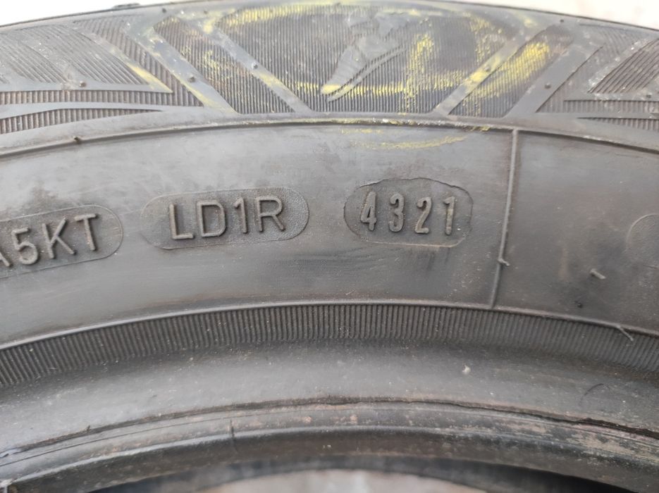 Покришки Goodyear vector 4 r17/215/60