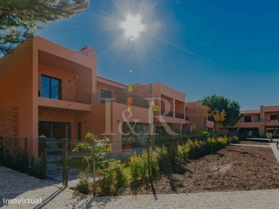 Moradia geminada V4 com jardim na Herdade Monteverde, Seixal
